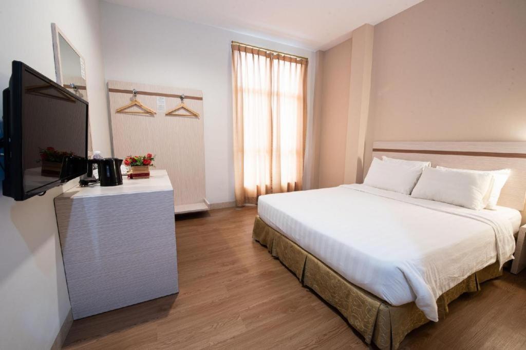 Lovina Inn Penuin Hotel Nagoya Exterior photo