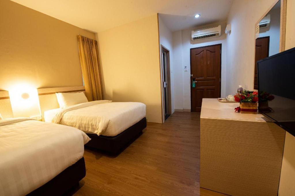 Lovina Inn Penuin Hotel Nagoya Exterior photo