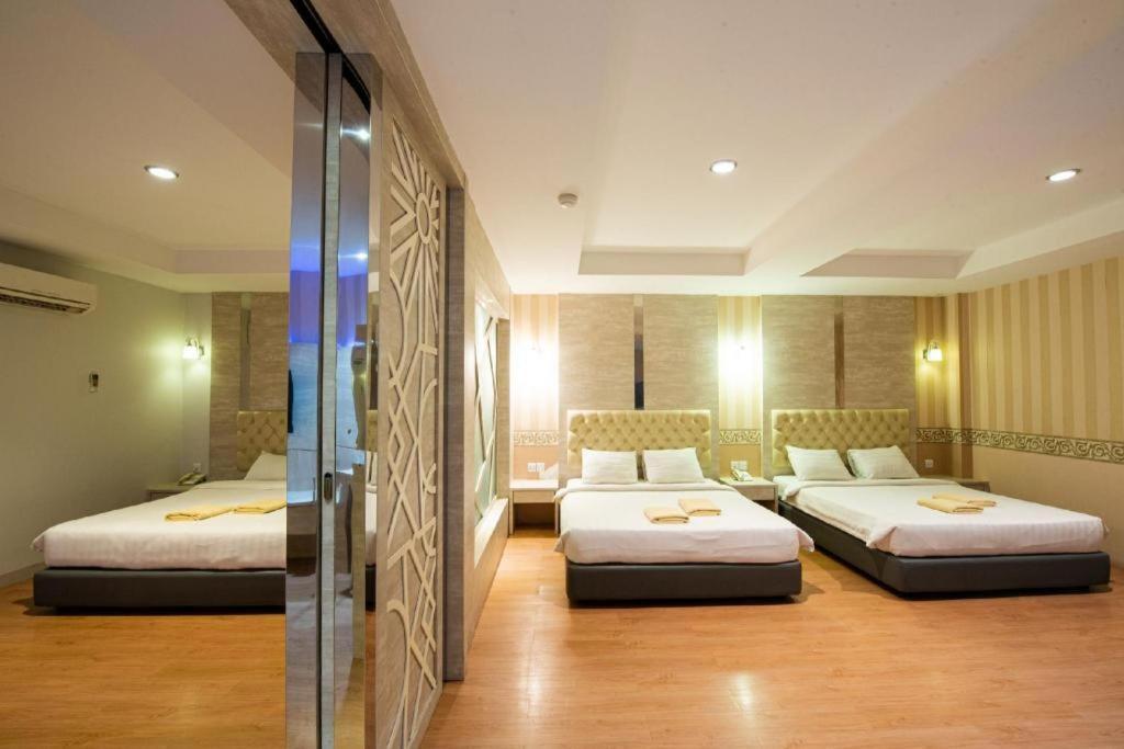 Lovina Inn Penuin Hotel Nagoya Exterior photo