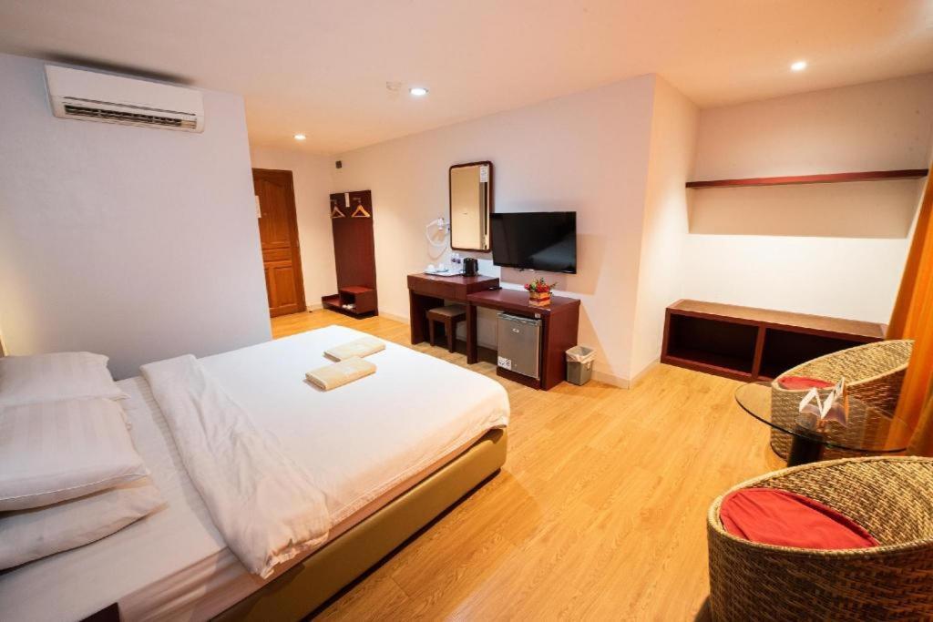 Lovina Inn Penuin Hotel Nagoya Exterior photo