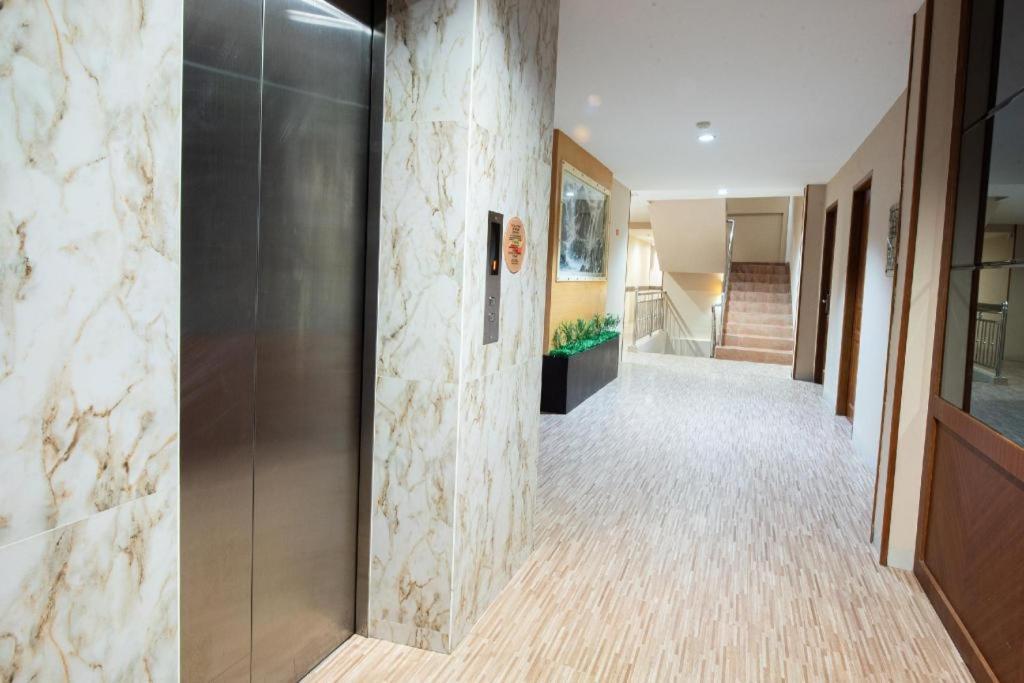 Lovina Inn Penuin Hotel Nagoya Exterior photo