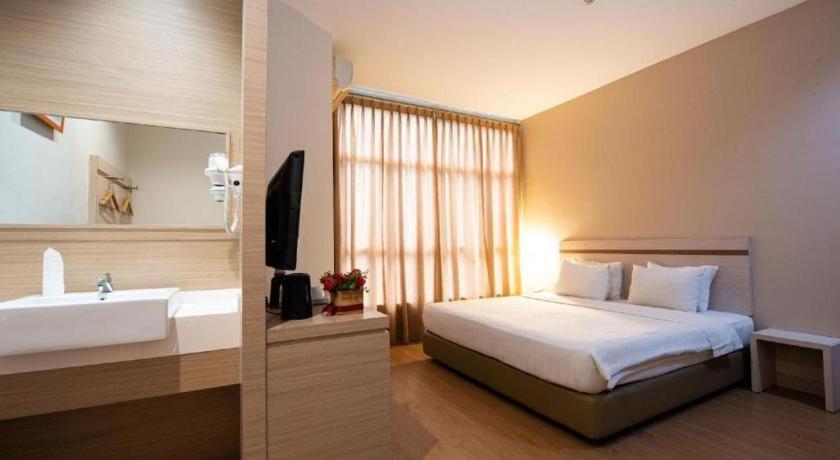 Lovina Inn Penuin Hotel Nagoya Exterior photo