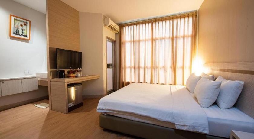 Lovina Inn Penuin Hotel Nagoya Exterior photo